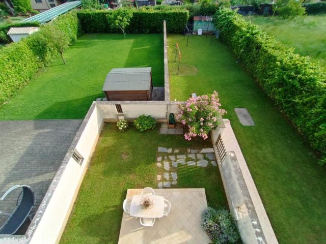 Villa con giardino, Montignoso cervaiolo
