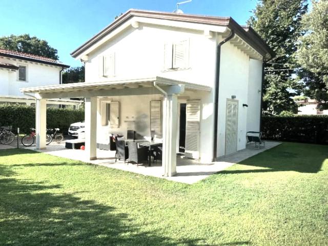 Villa con giardino, Montignoso cinquale