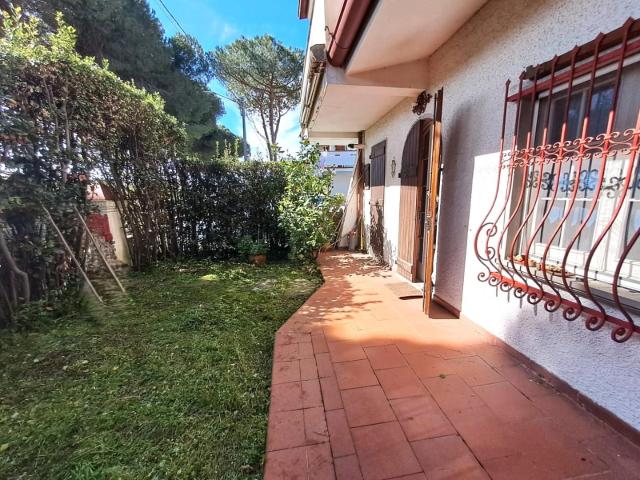 Villa con giardino, Massa marina di