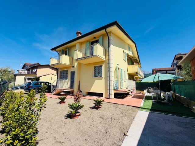 Villa con giardino, Massa marina di