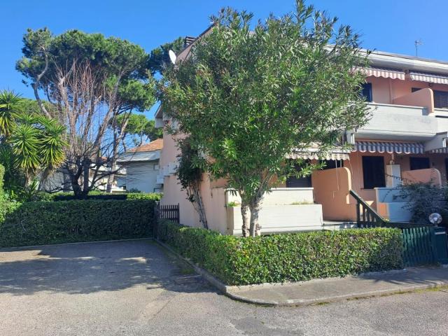 Villa con giardino, Massa marina di