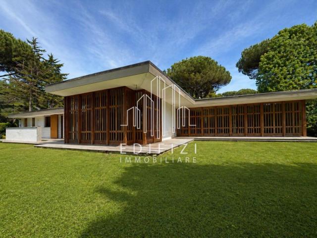 Villa con giardino, Massa poveromo