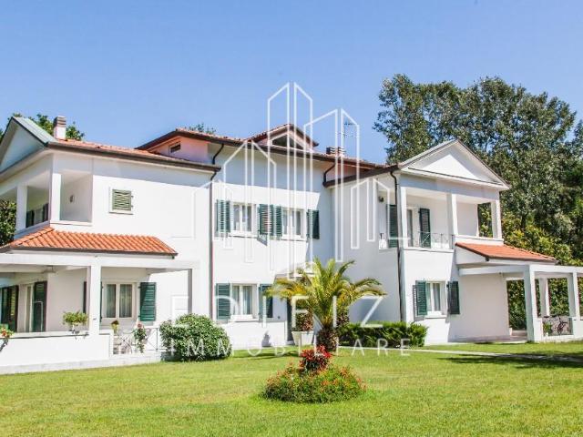 Villa con giardino, Massa poveromo