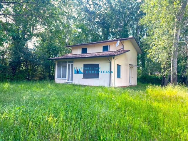 Villa con giardino, Massa poveromo