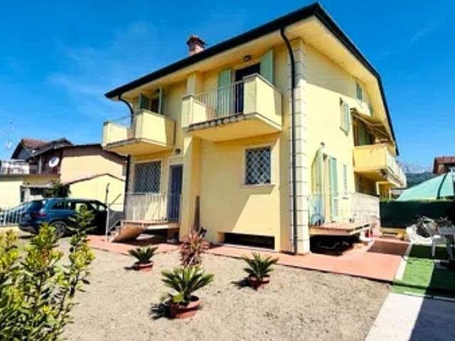 Villa con giardino, Massa partaccia