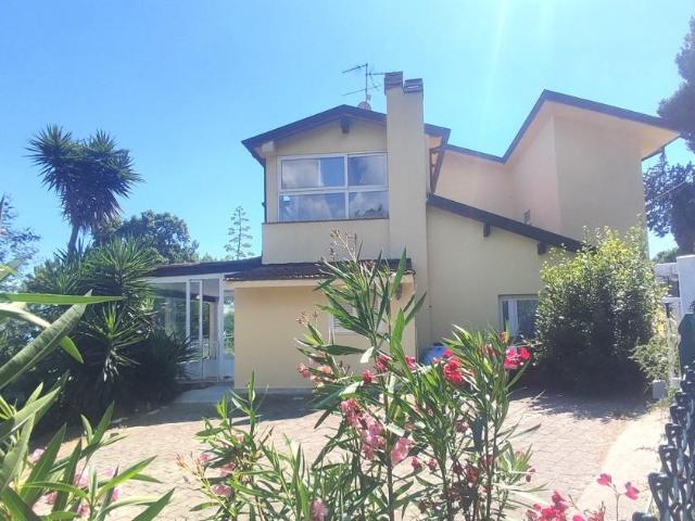 Villa con giardino, Massarosa corsanico