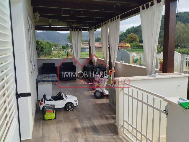 Villa con giardino, Massarosa piano di conca