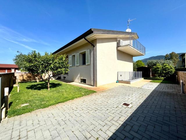 Villa con giardino, San Giuliano Terme gello