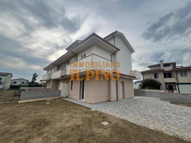 Villa con giardino, Pontedera pardossi