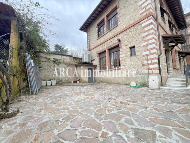 Villa con giardino, Pietrasanta centro