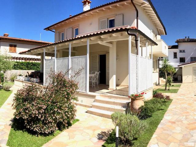 Villa con giardino, Pietrasanta marina di