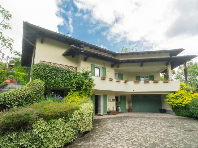 Villa con giardino privato in location prestigiosa 250m² Varese