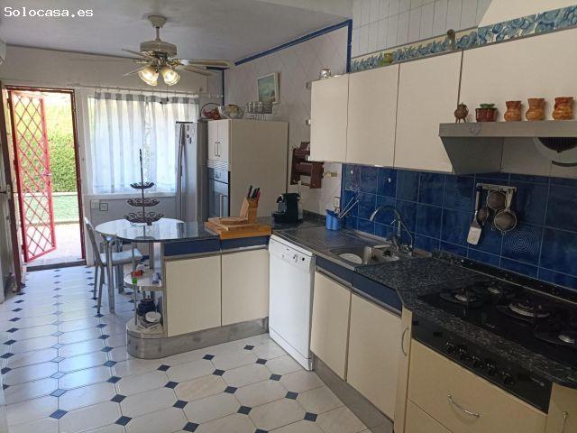 Villa con grande parcela en Campoamor