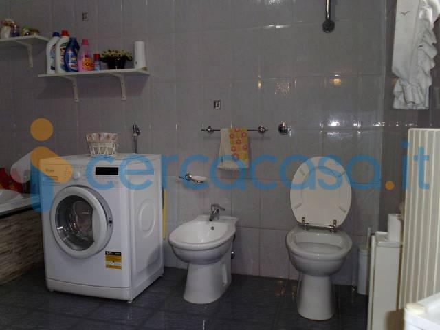 VILLA CON DUE APPARTAMENTI A NAPOLI