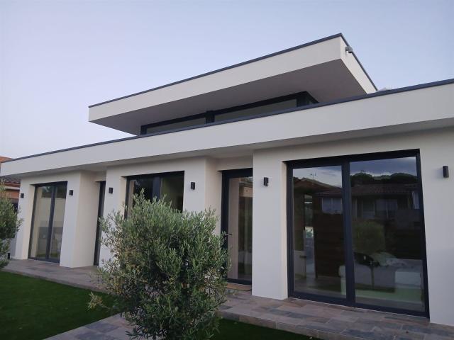 Villa con licencia turistica cerca de las playas de Lloret d. 280m² Lloret de Mar