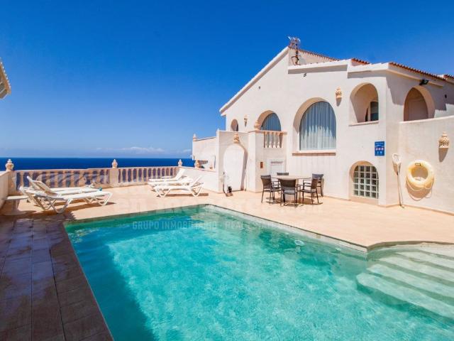 Villa con licencia y vistas directas al mar en Cala'n Porter 392m² Alaior