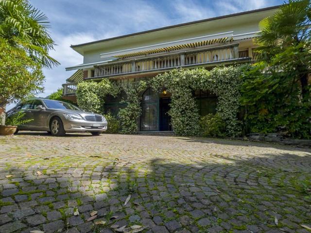 Villa con magnifico parco e campo da tennis
