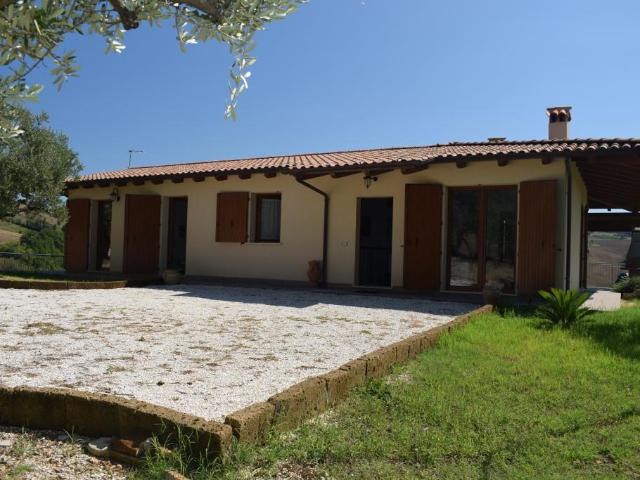 Villa con struttura in legno antisismica con piscina 310m² Serra de' Conti