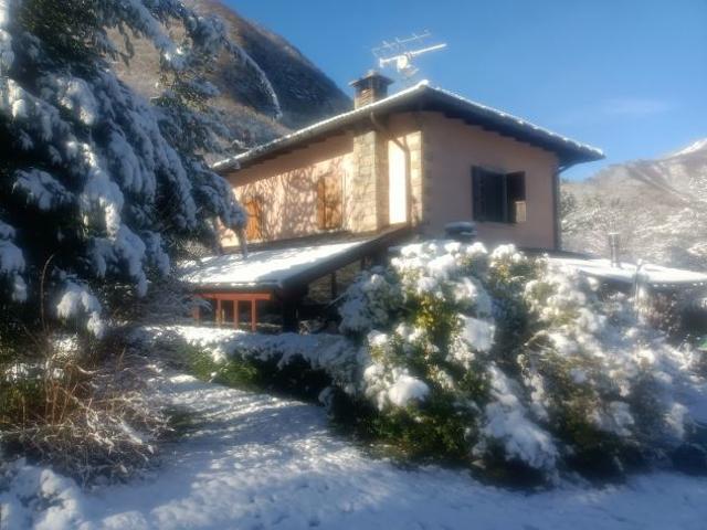 Villa con piscina a Fanano, in splendida location nel verde dell'appennino