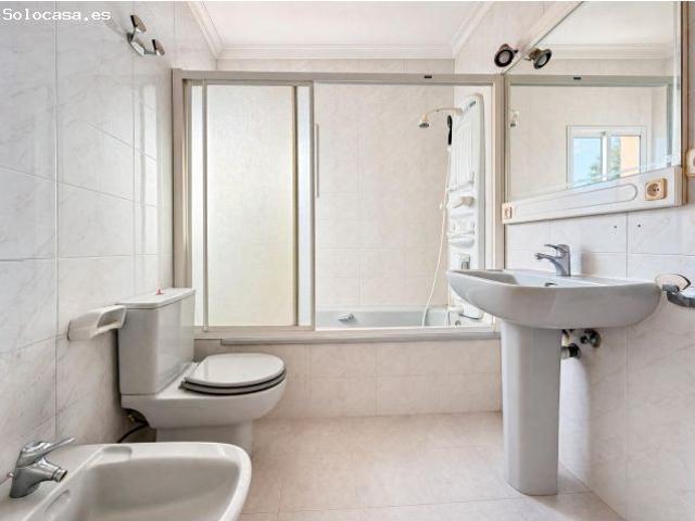 VILLA CON PISCINA A LA VENTA EN IBIZA A 10 MINUTOS DEL PUERTO DEPORTIVO