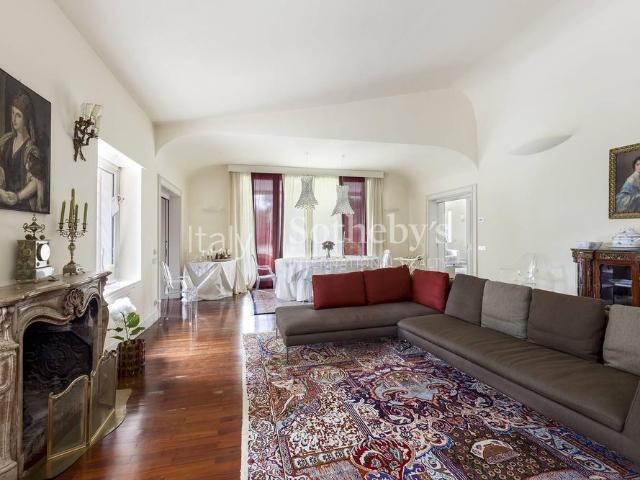 Villa con piscina e parco privato all’Olgiata