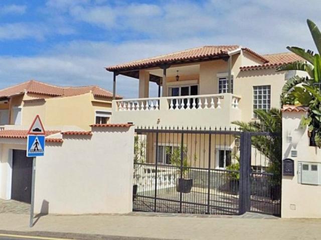 Villa con piscina en código postal Premier