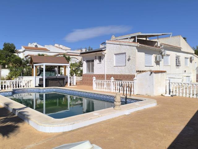 Villa con piscina en La Marina San Fulgencio
