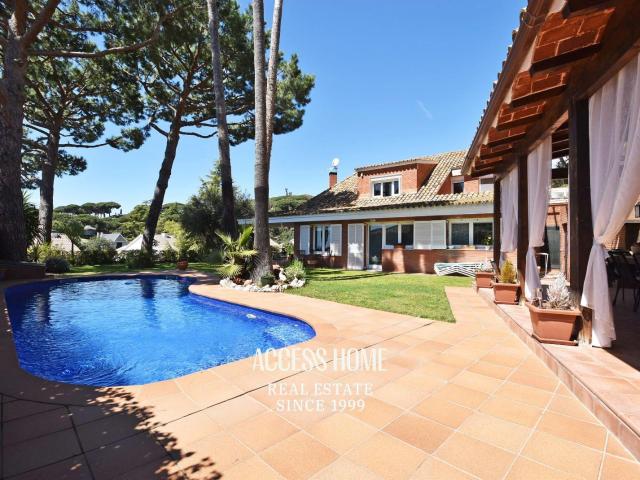 Villa con piscina en Sant Vicenç de Montalt 348m² Sant Vicenç de Montalt