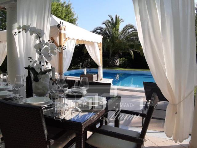 Villa con piscina in affitto