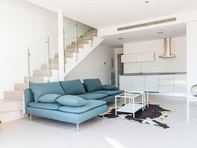 Villa con piscina propia y gran solárium con vistas panorámicas al mar