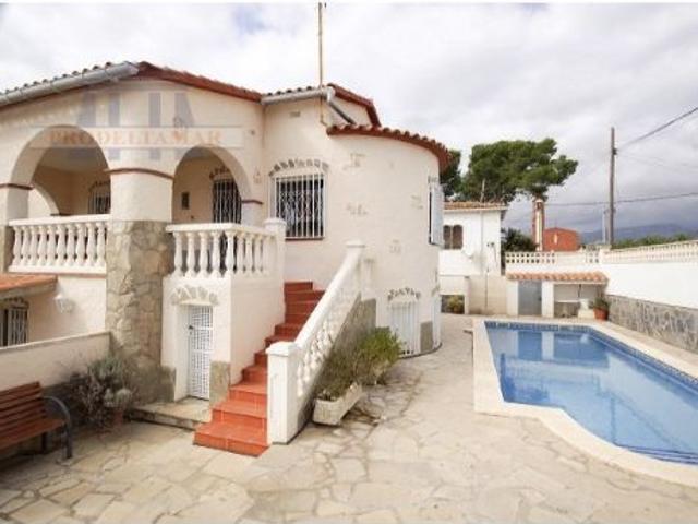 Villa con piscina privada cerca de la playa y servicios en Miami Platja