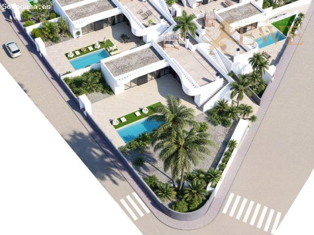 Villa con piscina privada y amplia parcela junto a La Finca Golf Resort en
