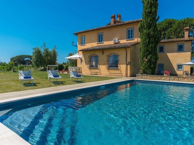 Villa con torre trecentesca e piscina a Monte San Savino 544m² Monte San Savino