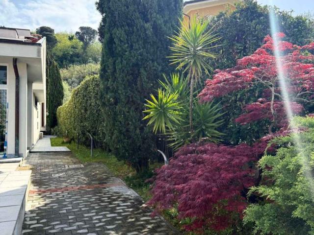 Villa con terrazzo a Massarosa