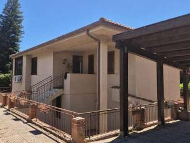 Villa con terrazzo Pallavicino