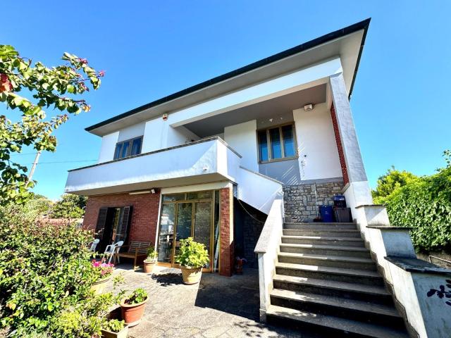 Villa con terrazzo, Pisa san piero a grado