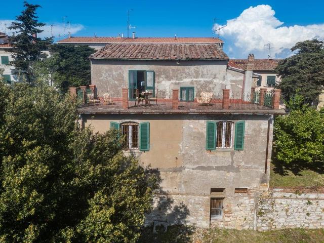 Villa con terrazza panoramica e giardino a Rosignano Maritti. 190m² Rosignano Marittimo