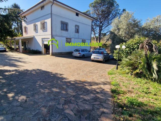 villa con terreno in vendita a Velletri