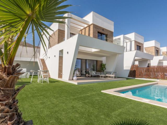 VILLA CON UNA CASA DE INVITADOS ADICIONAL, PROPIA PISCINA EN BALCON DE FINESTRAT