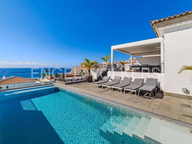 Villa con vistas al mar y piscina privada en Playa de La Are. 445m² Santiago del Teide
