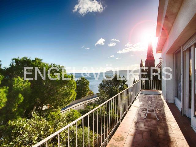 Villa con vistas al mar en la zona de Grifeu Cap Ras 155m² Llança