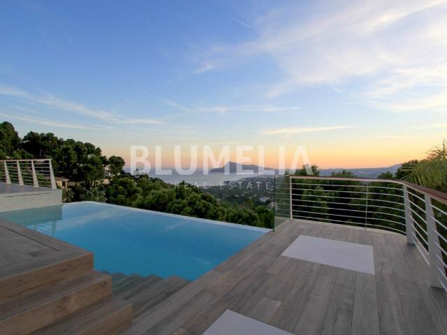 Villa con vistas al mar recién reformada en venta en Altea. 360m² Altea la Vella