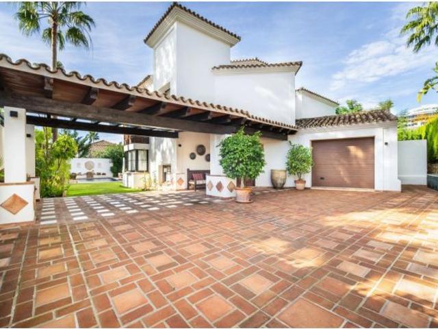 Villa con Vistas al Golf en Venta en La Quinta, Benahavís