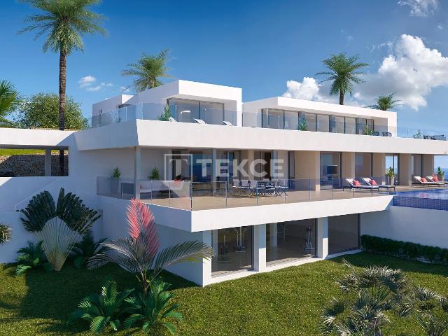 Villa con Vistas Panorámicas al Mar en Cumbre del Sol