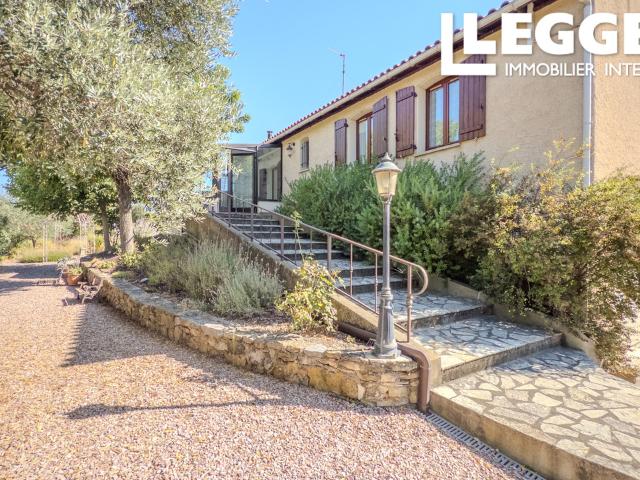 Villa Confortable 4 Chambres avec Studio Indépendant, Pool House, Piscine, Jardins et Garage Double