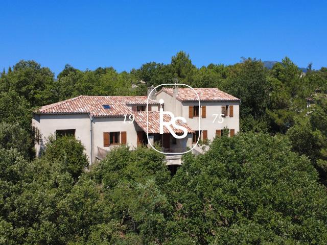 Villa confortable de 204 m2 habitables avec une vue panorami. 203m² Chassiers