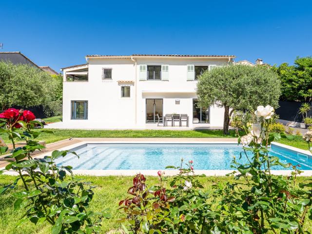 Villa clé en main avec piscine, appartement indépendant et p. 189m² La Colle sur Loup