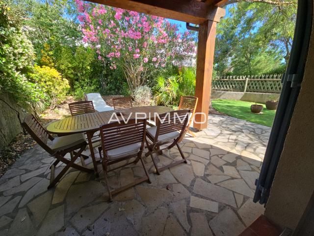Mini villa à vendre au Beausset Jardin, Piscine et Parking Privatif