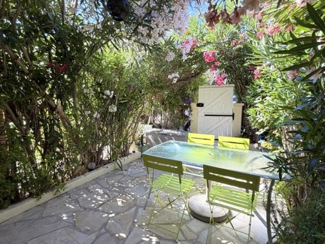 VILLA CLUB PARKING PRIVE ET PISCINE