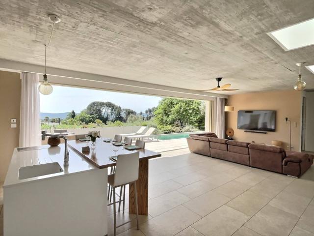 VILLA D?ARCHITECTE 238 m², Belle vue dégagée, Calme absolu